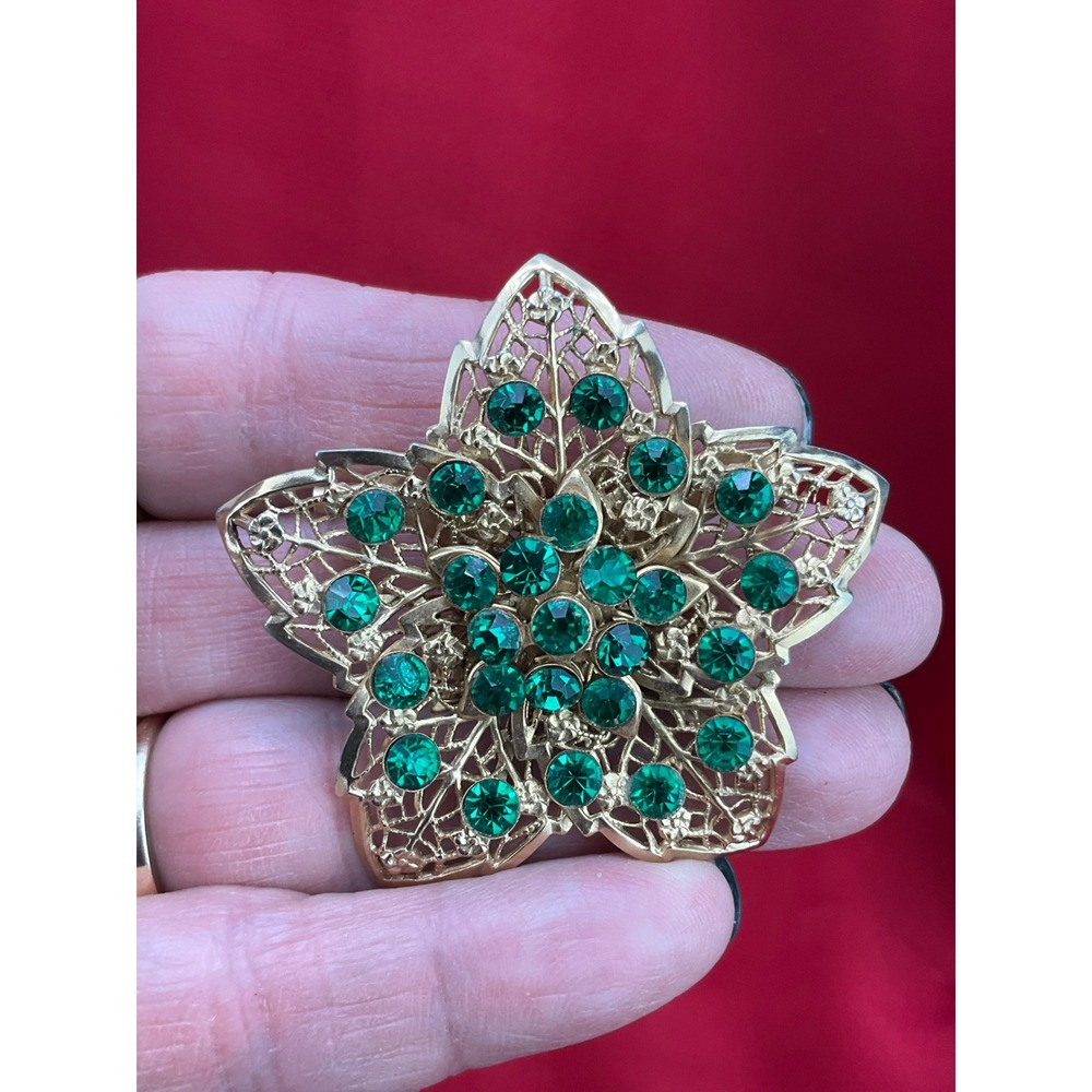 Vintage Gold Tone Emerald Green Rhinestone Filigree Star‎ Leaf Brooch Pin 2 Inch